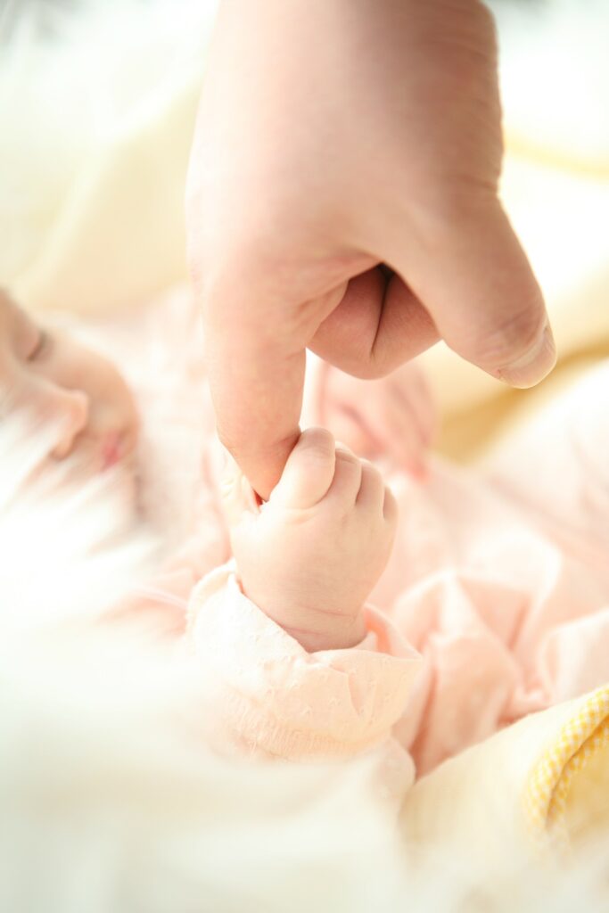 保育器の中の娘と初めての対面
生まれたての赤ちゃん。無条件の命を尊いと感じた瞬間。命名